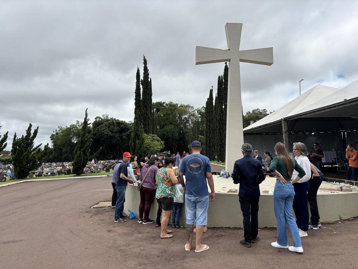 Missas, homenagens e trânsito tranquilo marcaram o feriado em Toledo