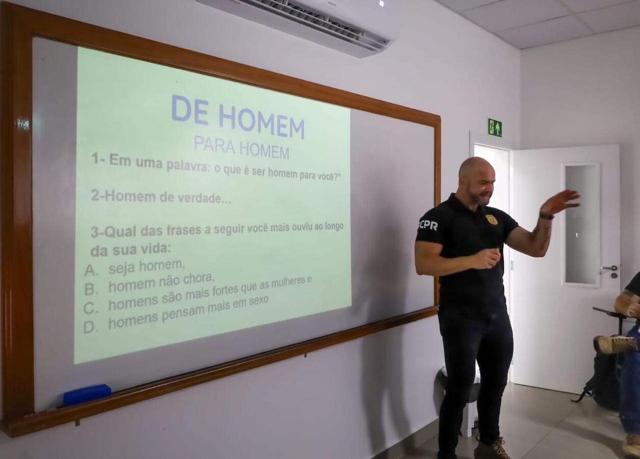 Assunto foi tratado em conversa do delegado Leandro Stabile com colaboradores da Prati-Donaduzzi; evento ocorreu nesta segunda (24), nas dependências da empresa