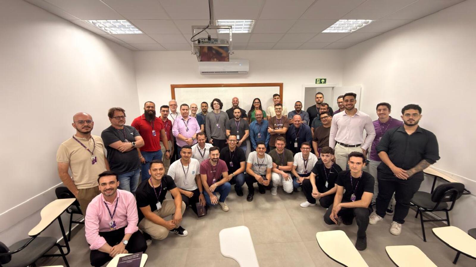 Assunto foi tratado em conversa do delegado Leandro Stabile com colaboradores da Prati-Donaduzzi; evento ocorreu nesta segunda (24), nas dependências da empresa