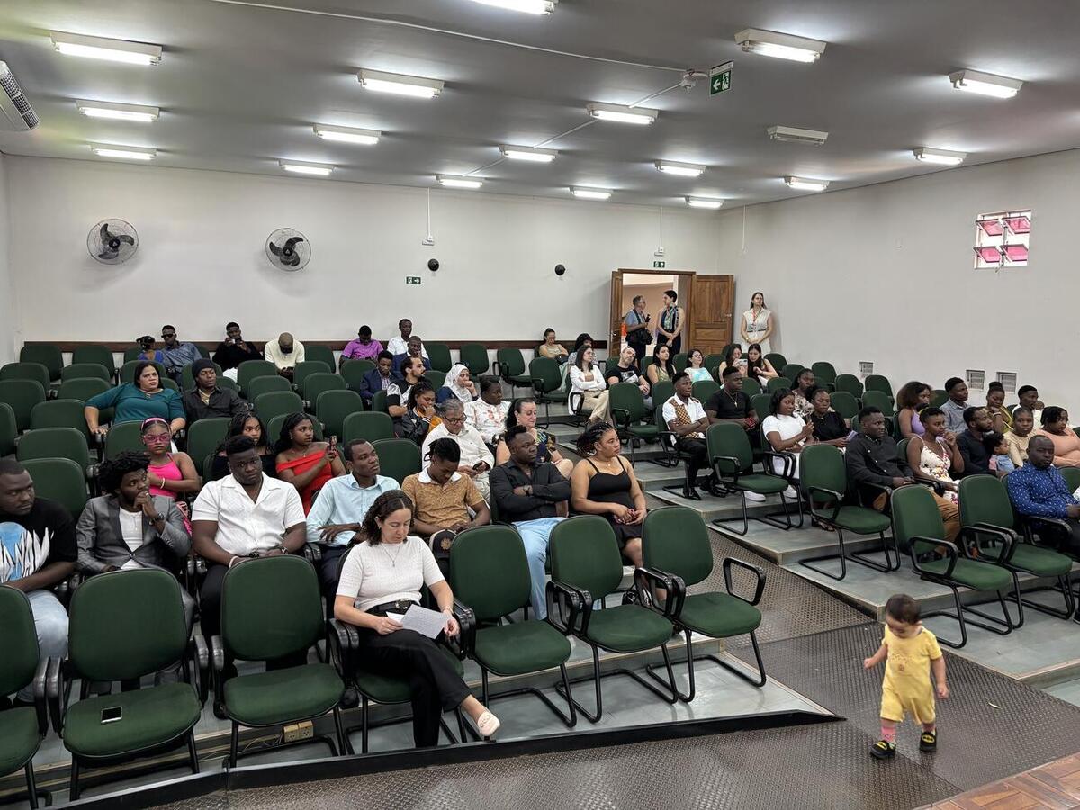 Foi realizada, na manhã de sábado (22), a formatura do curso básico de português para migrantes e de crioulo haitiano para servidores municipais