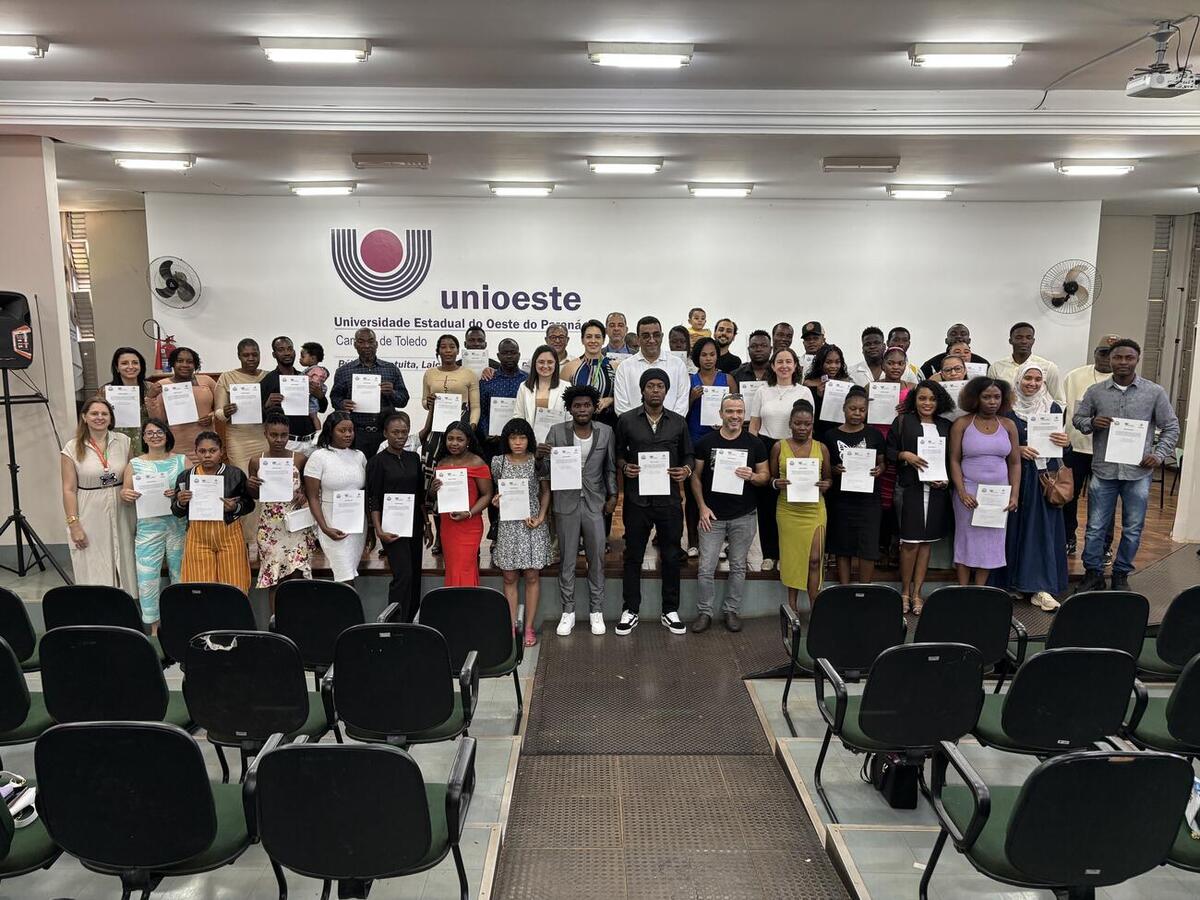 Foi realizada, na manhã de sábado (22), a formatura do curso básico de português para migrantes e de crioulo haitiano para servidores municipais