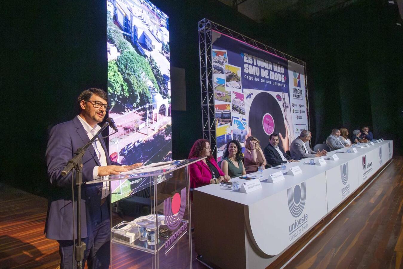 Serão cinco dias de programação, com palestras, mesas-redondas, oficinas, apresentações de trabalhos, relatos de experiências e atividades culturais