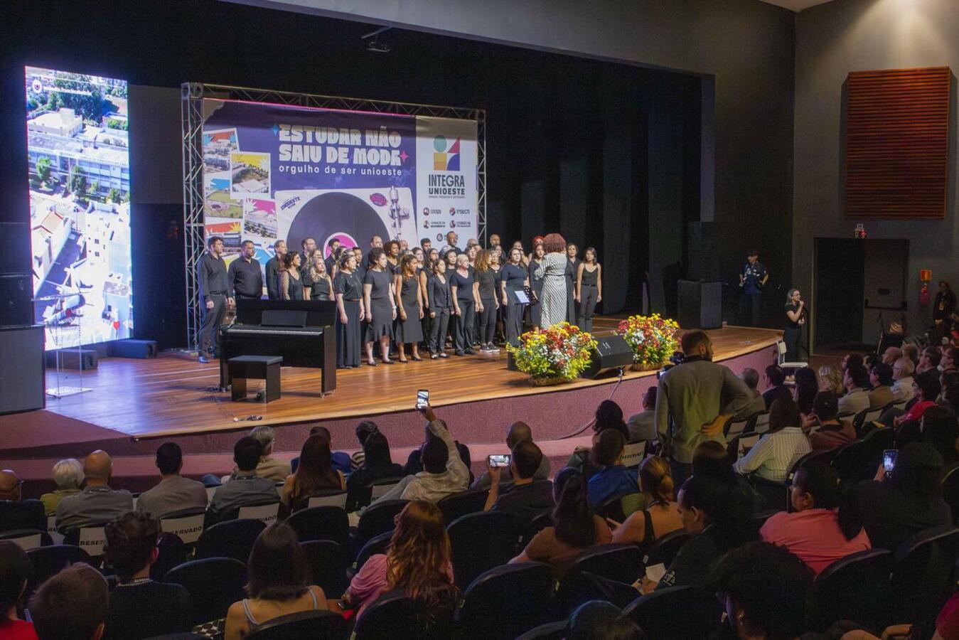 Serão cinco dias de programação, com palestras, mesas-redondas, oficinas, apresentações de trabalhos, relatos de experiências e atividades culturais
