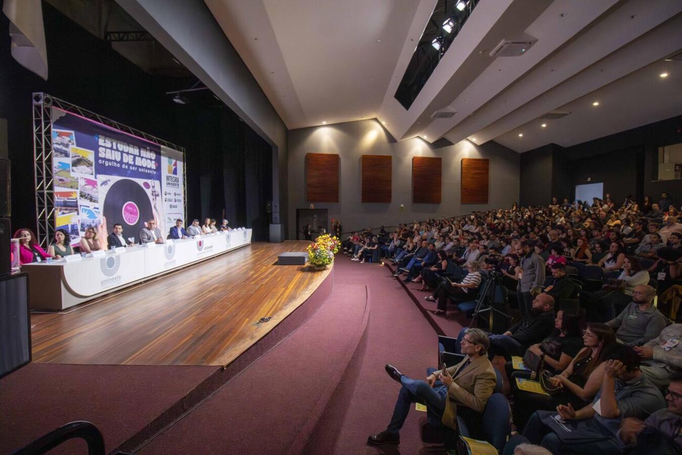 Serão cinco dias de programação, com palestras, mesas-redondas, oficinas, apresentações de trabalhos, relatos de experiências e atividades culturais