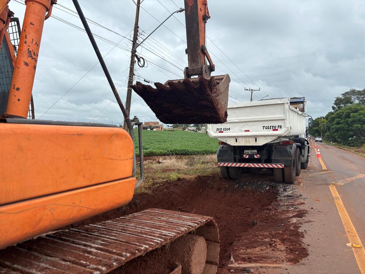 A Avenida Ministro Cirne Lima, sentido a Novo Sobradinho, está recebendo um trabalho de manutenção da via, a fim de melhorar a experiência dos motoristas