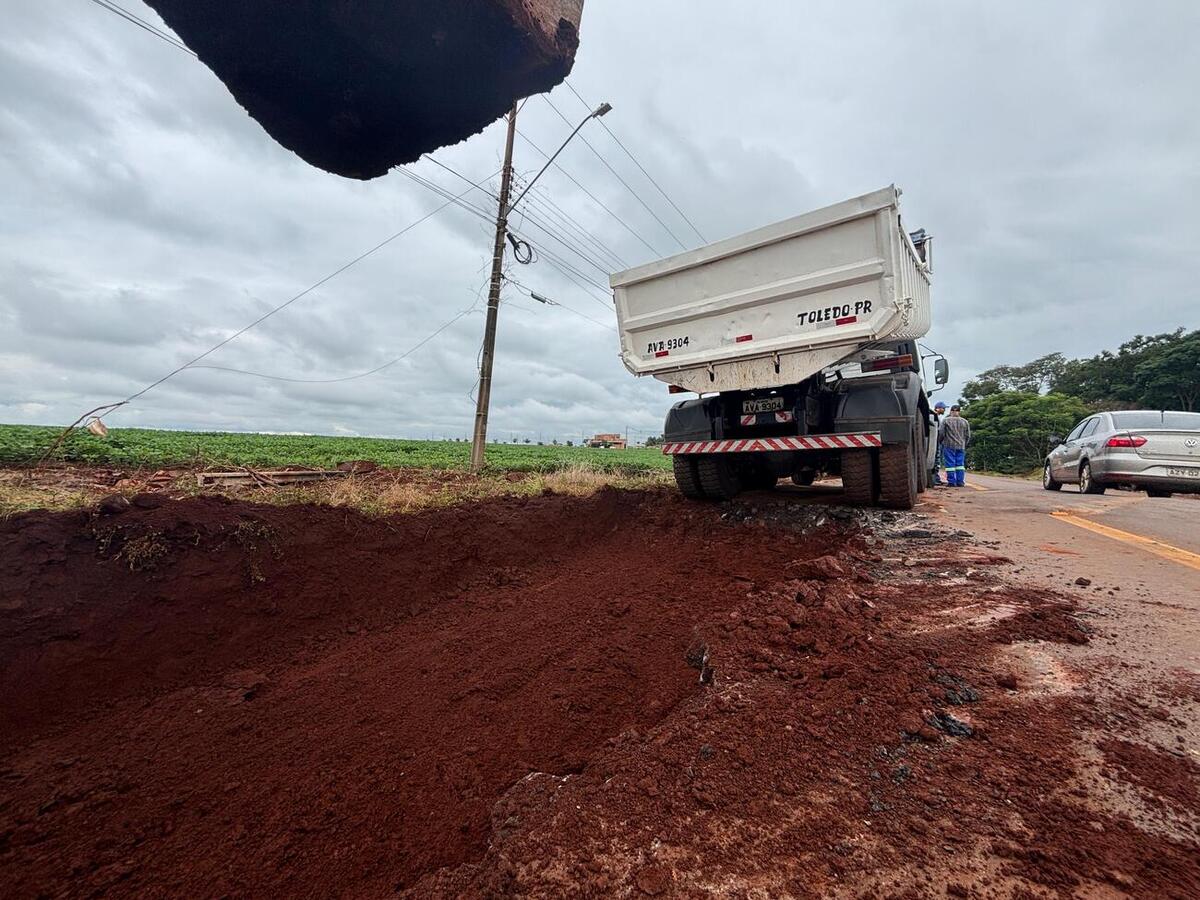 A Avenida Ministro Cirne Lima, sentido a Novo Sobradinho, está recebendo um trabalho de manutenção da via, a fim de melhorar a experiência dos motoristas