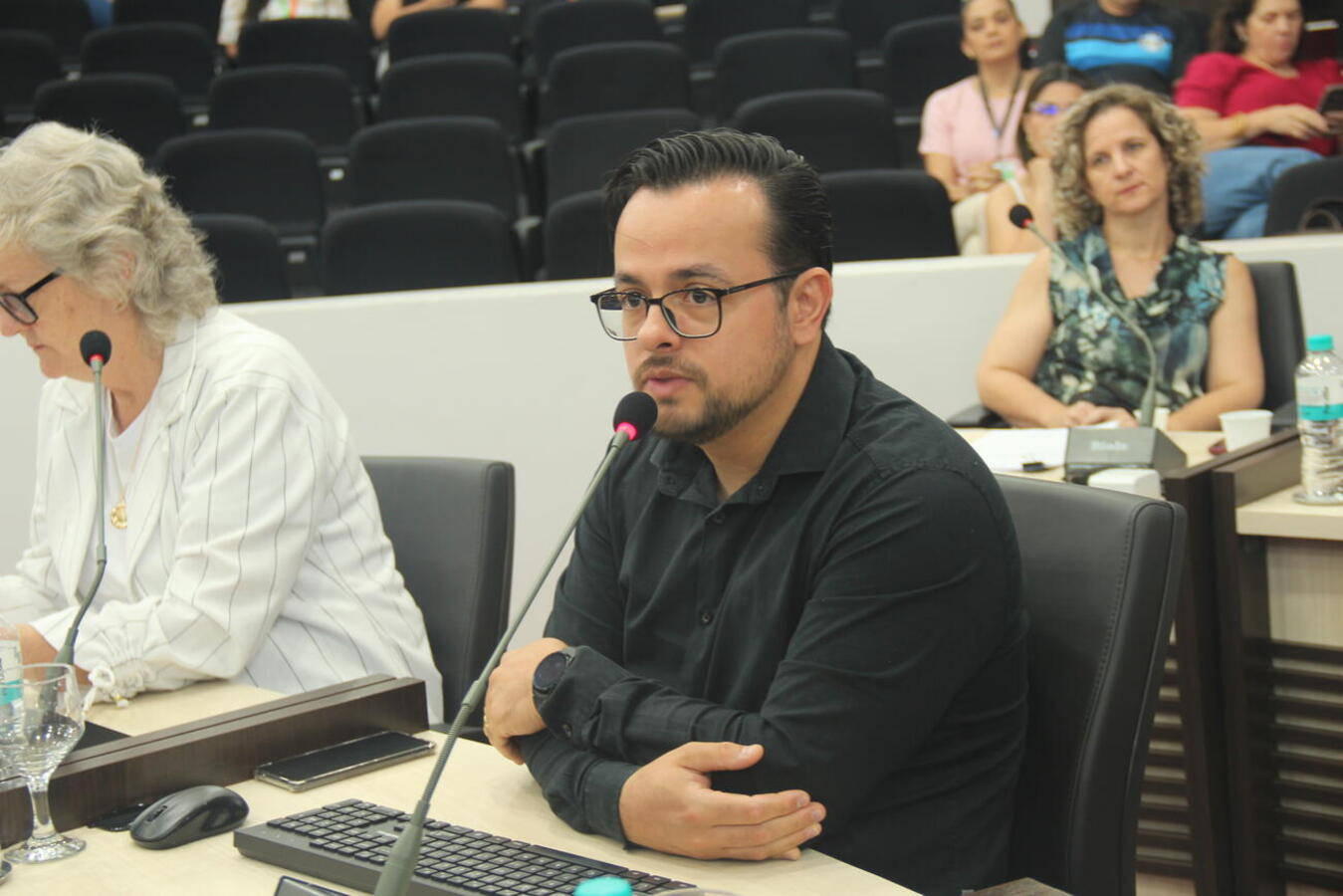 Plenário da Casa de Leis recebeu, na manhã desta sexta (28), audiência pública na qual a pasta apresentou relatórios relacionados à execução física e financeira do orçamento