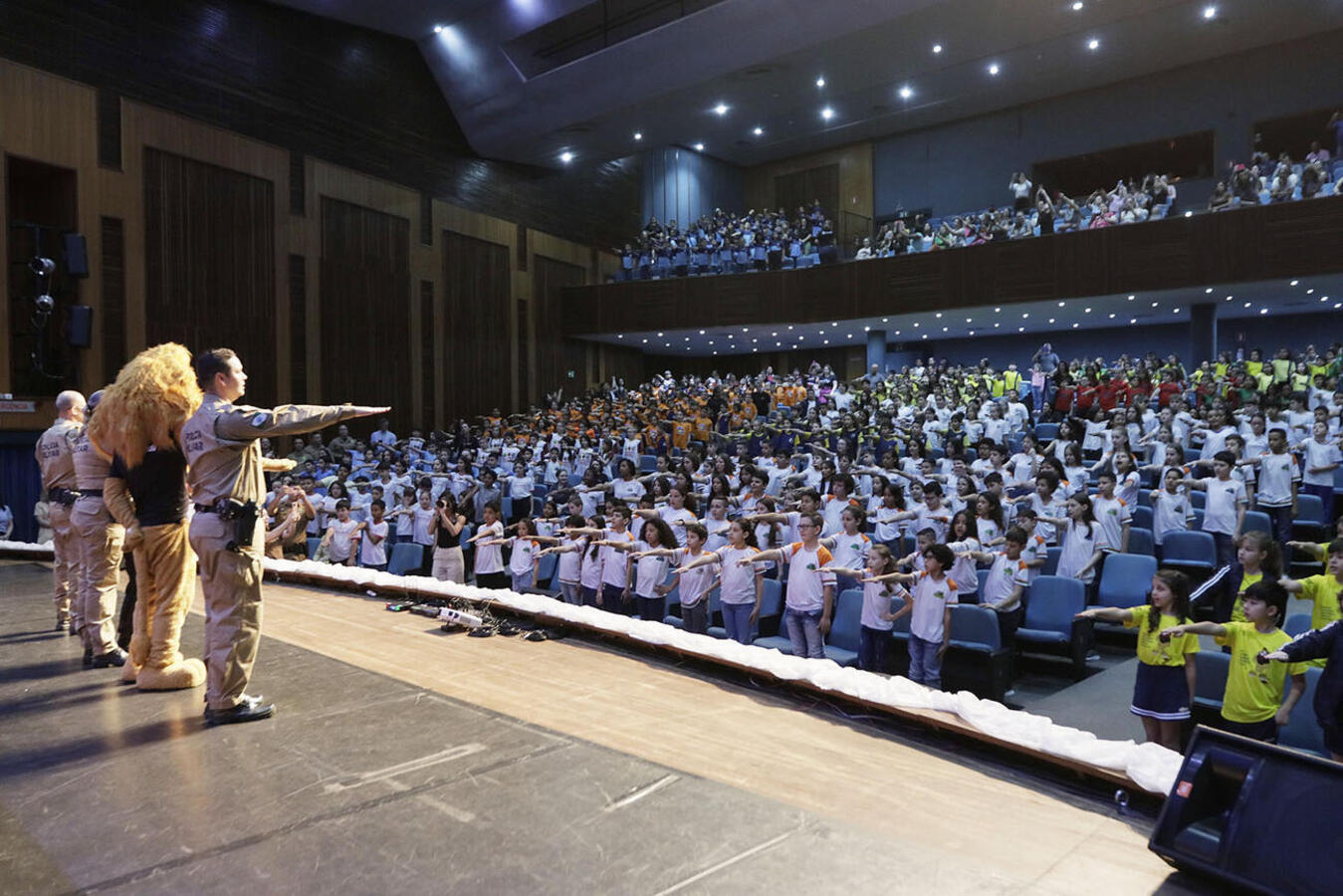 Solenidade inicia-se às 14h e entregará certificados a 1.200 estudantes de 30 escolas de Toledo; evento também arrecadará brinquedos para crianças de Rio Bonito do Iguaçu