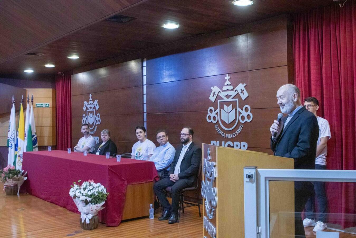 Evento está sendo realizado entre hoje e amanhã (14 e 15), nas dependências da Pontifícia Universidade Católica do Paraná (PUCPR/câmpus Toledo)