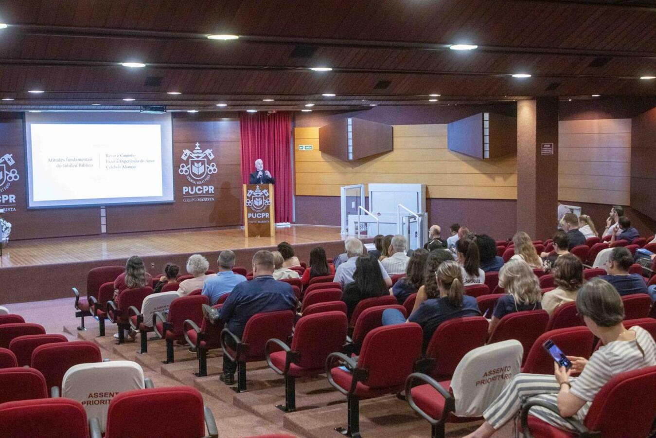 Evento está sendo realizado entre hoje e amanhã (14 e 15), nas dependências da Pontifícia Universidade Católica do Paraná (PUCPR/câmpus Toledo)