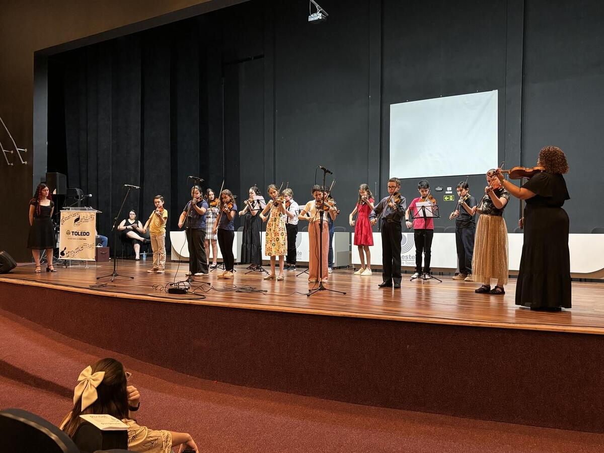Aproximadamente 60 alunos apresentaram diversas músicas no primeiro dia de recitais da Secretaria da Cultura