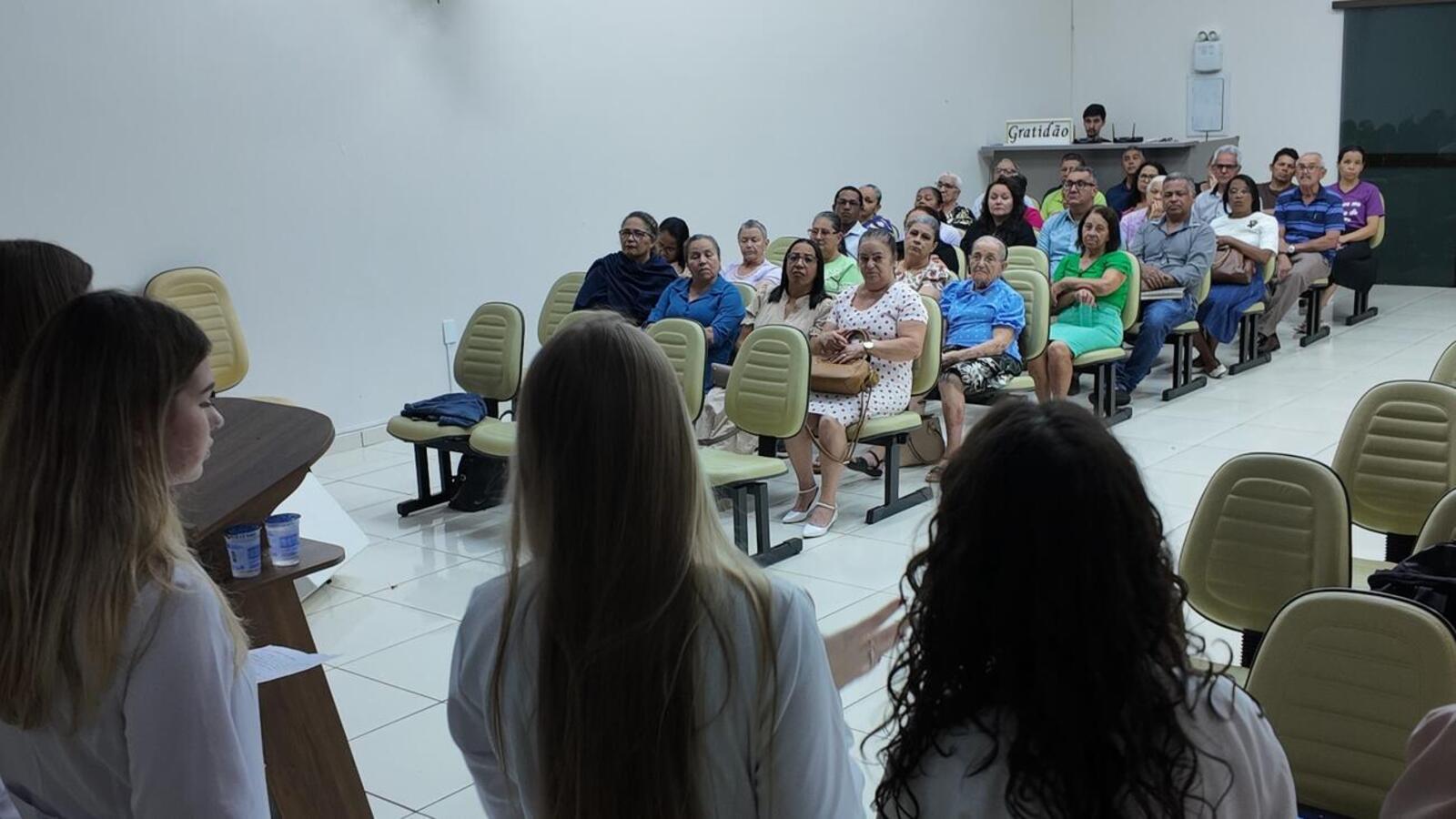 Na noite de segunda-feira (3), a Igreja Assembleia de Deus da Vila Boa Esperança recebeu uma palestra para idosos, tratando do tema doenças crônicas