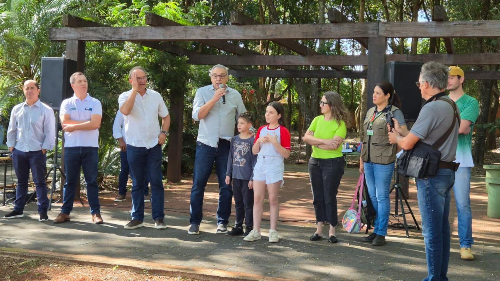 Mais de 100 pessoas participaram, na manhã desta quinta (27), da primeira atividade alusiva à data, realizada na nascente do rio