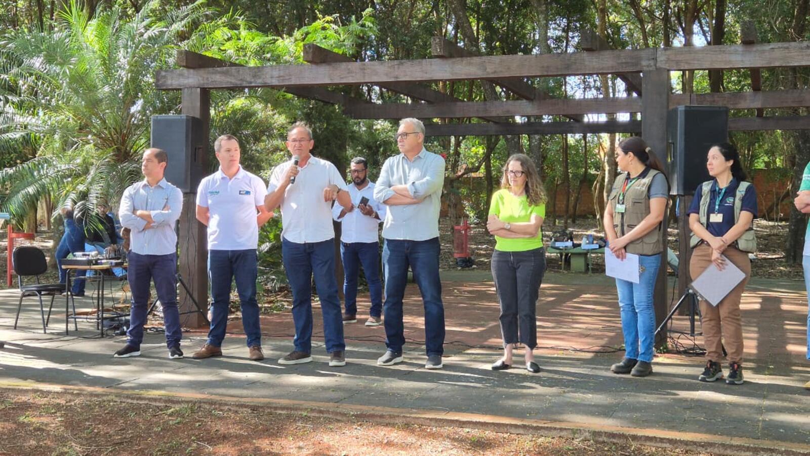 Mais de 100 pessoas participaram, na manhã desta quinta (27), da primeira atividade alusiva à data, realizada na nascente do rio