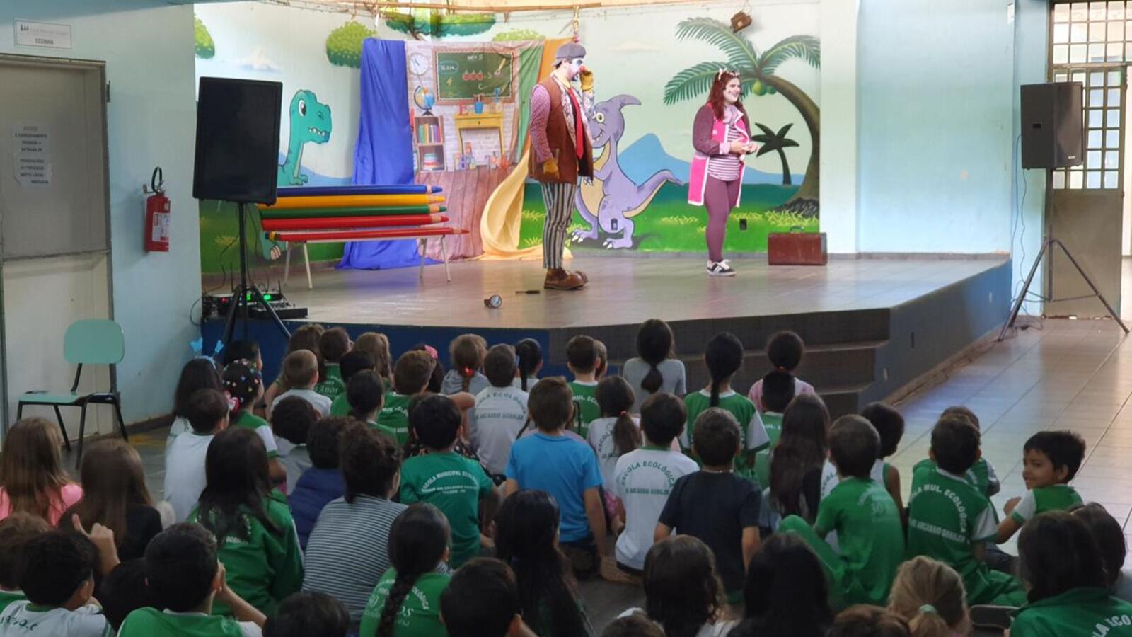 Projeto apresentou, nesta terça-feira (18), a peça “Mistério à Vista: Desvendando um Caso de Bullying”, com sessões nos períodos matutino e vespertino