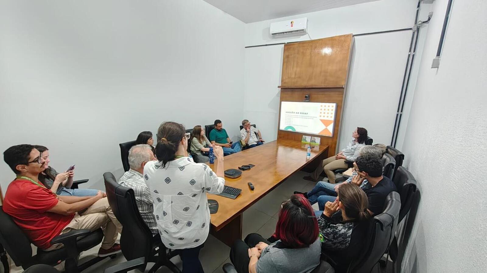 Órgãos e entidades do setor agropecuário do Distrito Federal vieram conhecer a cadeia produtiva da tilápia de Toledo