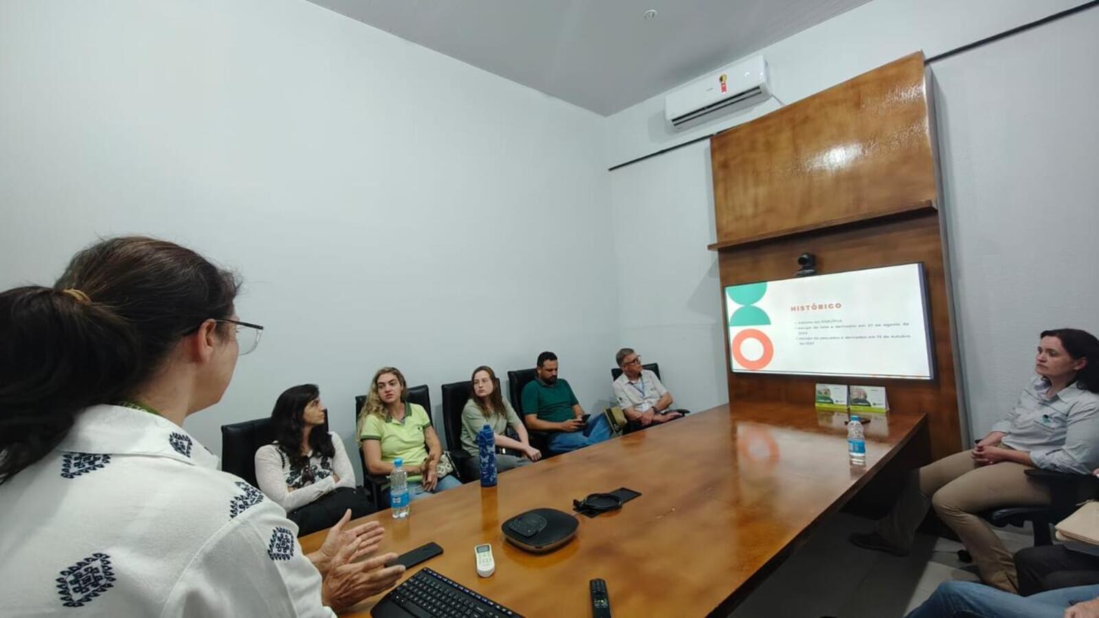 Órgãos e entidades do setor agropecuário do Distrito Federal vieram conhecer a cadeia produtiva da tilápia de Toledo