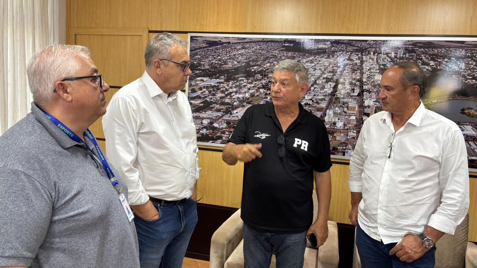 Hélio Renato Wirbiski tem trabalhado para melhorar a infraestrutura esportiva do Paraná e foi recebido pelo prefeito Mario Costenaro e pelo vice Lucio De Marchi