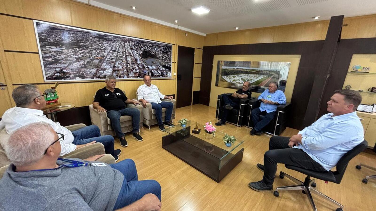 Hélio Renato Wirbiski tem trabalhado para melhorar a infraestrutura esportiva do Paraná e foi recebido pelo prefeito Mario Costenaro e pelo vice Lucio De Marchi