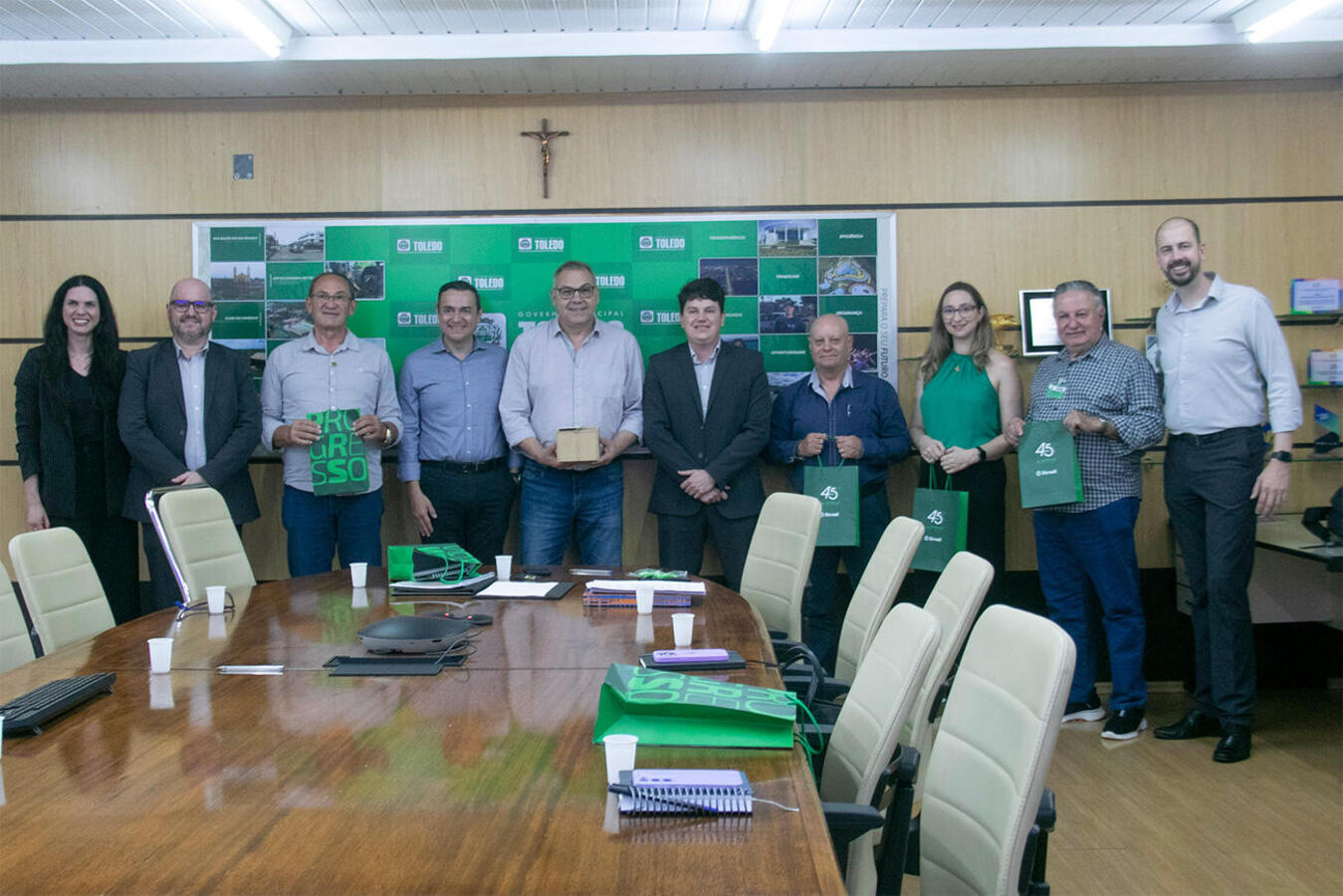 Executivos da cooperativa estiveram na tarde desta terça (16), na Sala de Reuniões do Gabinete do Prefeito, para formalizar o vínculo com a administração municipal