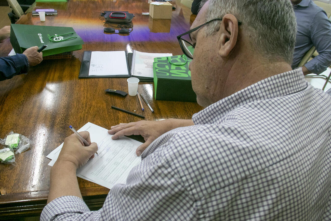 Executivos da cooperativa estiveram na tarde desta terça (16), na Sala de Reuniões do Gabinete do Prefeito, para formalizar o vínculo com a administração municipal