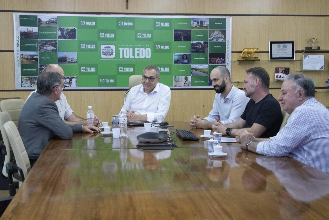 Empresários se reuniram com o prefeito Mario Costenaro para apresentar o projeto de uma nova escola que será instalada em Toledo