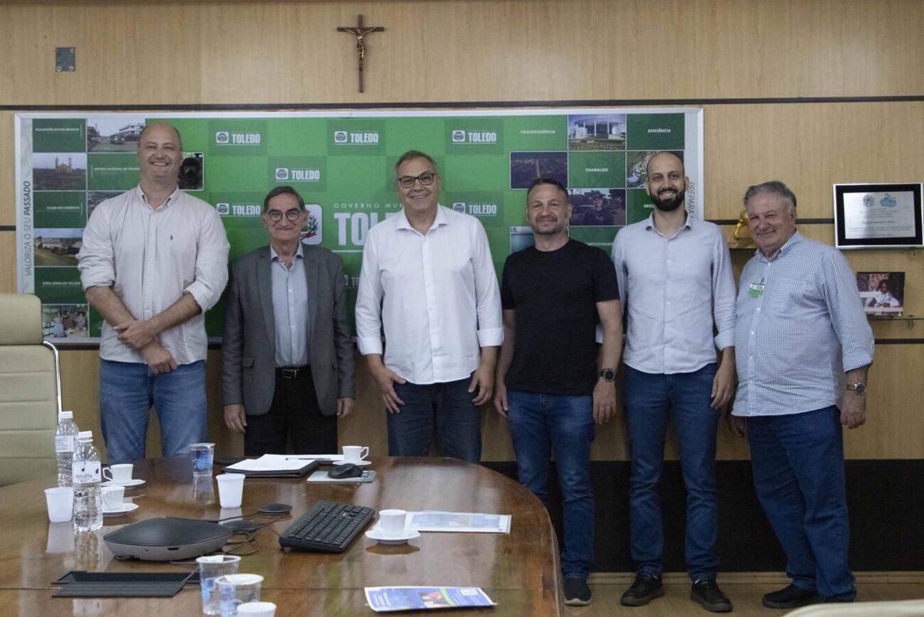 Empresários se reuniram com o prefeito Mario Costenaro para apresentar o projeto de uma nova escola que será instalada em Toledo