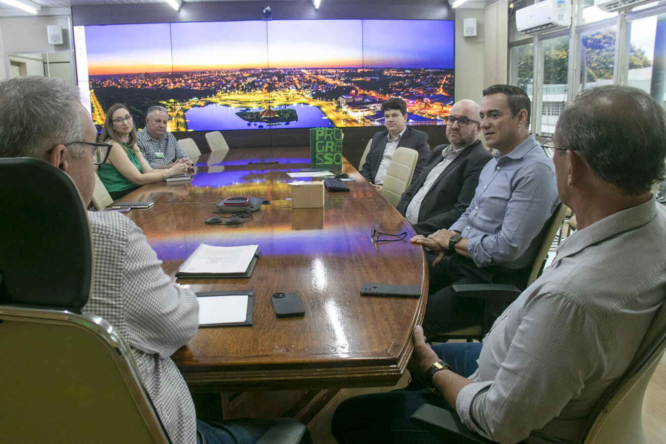 Executivos da cooperativa estiveram na tarde desta terça (16), na Sala de Reuniões do Gabinete do Prefeito, para formalizar o vínculo com a administração municipal
