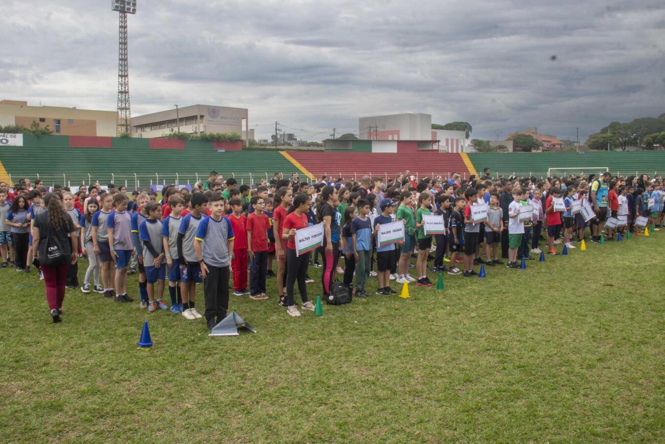 Na manhã desta segunda-feira (8) a Secretaria Municipal da Educação realizou as finais de atletismo do Festival Esportivo das Escolas Municipais de Toledo (FeeToledo)