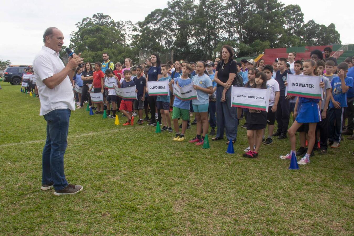 Na manhã desta segunda-feira (8) a Secretaria Municipal da Educação realizou as finais de atletismo do Festival Esportivo das Escolas Municipais de Toledo (FeeToledo)