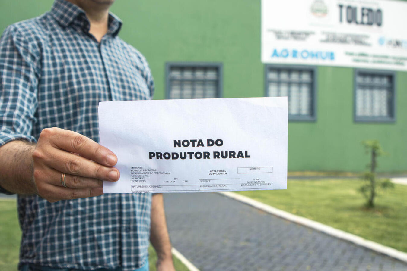 Realizar este procedimento antecipadamente evita filas e possíveis problemas com a suspensão do cadastro; atendimento está sendo realizado no Ismael Sperafico