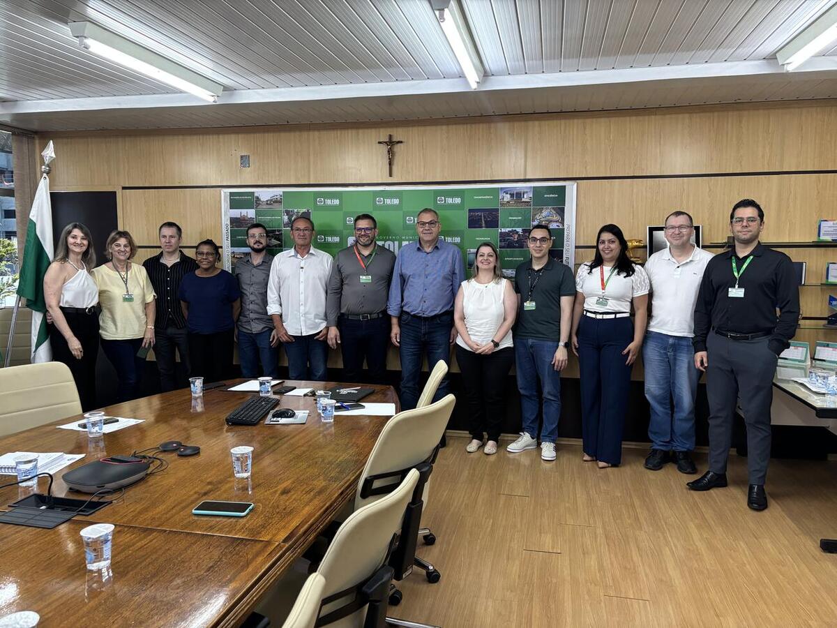 Ato, realizado na manhã desta quinta-feira (18), na Sala de Reuniões do Gabinete do Prefeito, oficializa ingresso de 11 novos conselheiros (5 titulares e 6 suplentes)