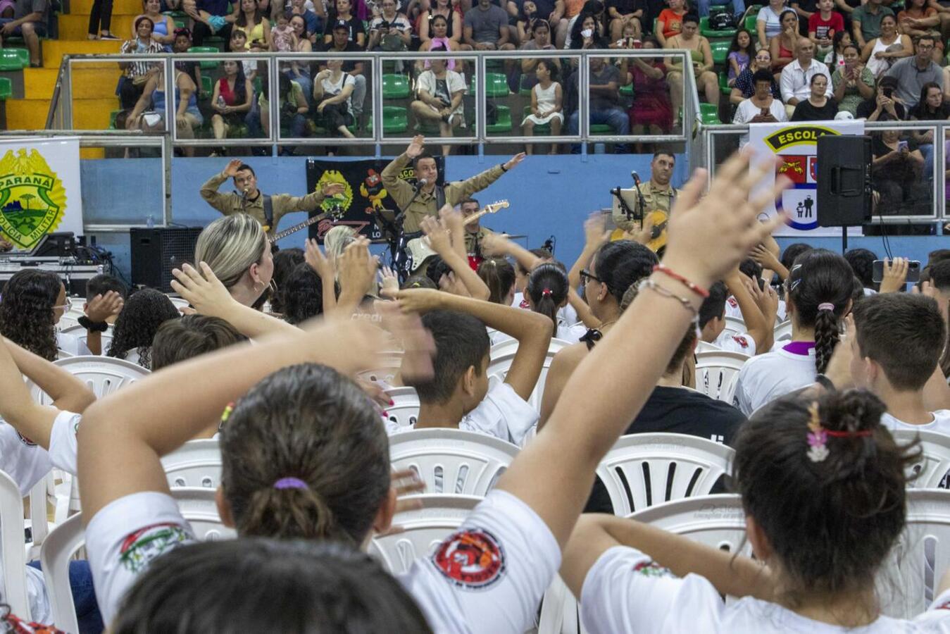 Neste sábado (29) o Ginásio de Esportes Alcides Pan foi palco da formatura da 46ª turma do Programa Educacional de Resistência às Drogas e à Violência (Proerd)