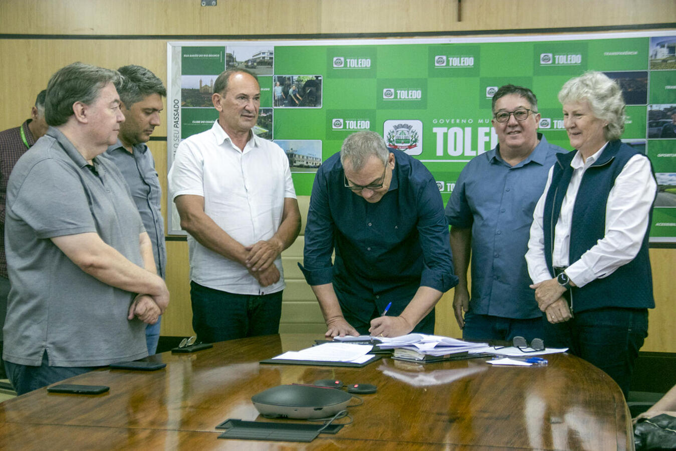 Assinaturas de termos de fomento em prol da Ação Social, da Aldeia Betesda e da Ledi Mass ocorreram nesta sexta (11) na Sala de Reuniões do Gabinete do Prefeito
