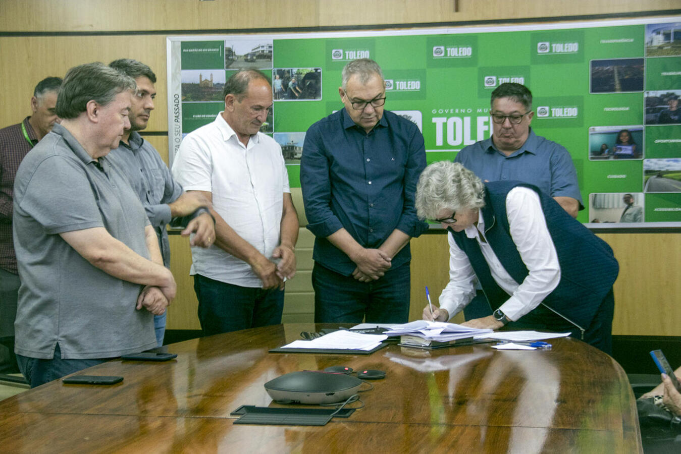 Assinaturas de termos de fomento em prol da Ação Social, da Aldeia Betesda e da Ledi Mass ocorreram nesta sexta (11) na Sala de Reuniões do Gabinete do Prefeito