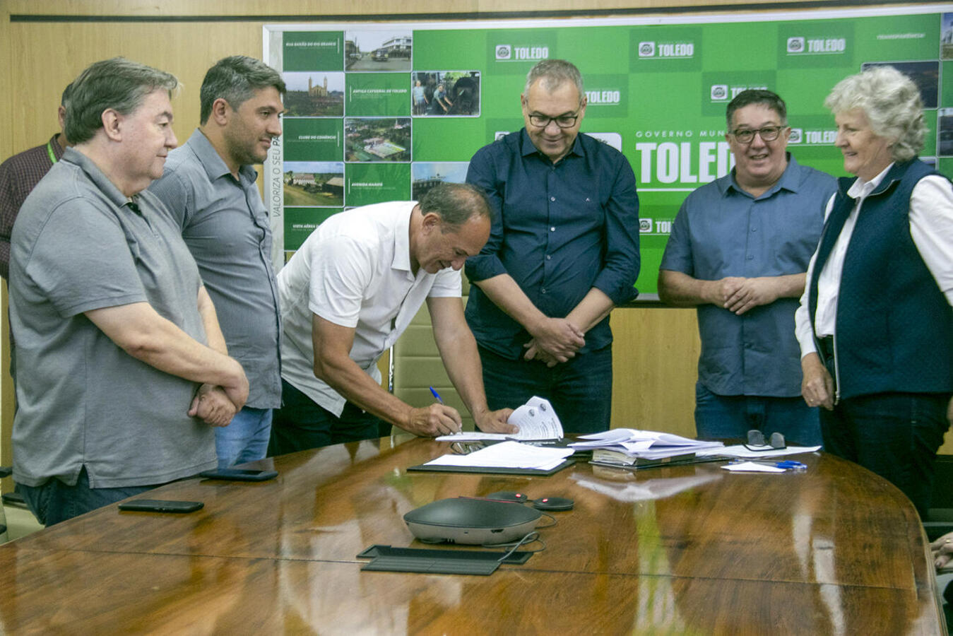 Assinaturas de termos de fomento em prol da Ação Social, da Aldeia Betesda e da Ledi Mass ocorreram nesta sexta (11) na Sala de Reuniões do Gabinete do Prefeito