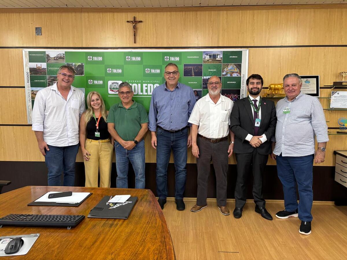 Reunião nesta quinta-feira (18), na Sala de Reuniões do Gabinete do Prefeito, alinhou aplicação do Decreto nº 1.078/2025 na rede municipal de saúde