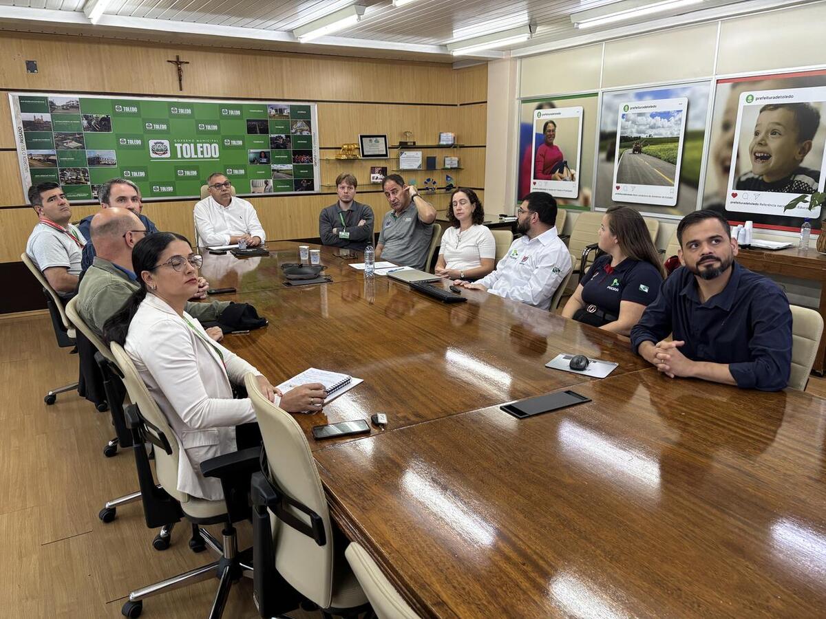 Alunos e professores de dois programas de pós-graduação da universidade foram recebidos no Gabinete do Prefeito na manhã desta quarta-feira (10)