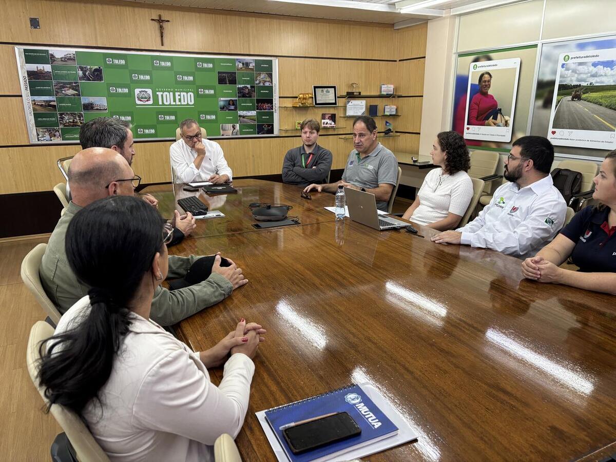 Alunos e professores de dois programas de pós-graduação da universidade foram recebidos no Gabinete do Prefeito na manhã desta quarta-feira (10)