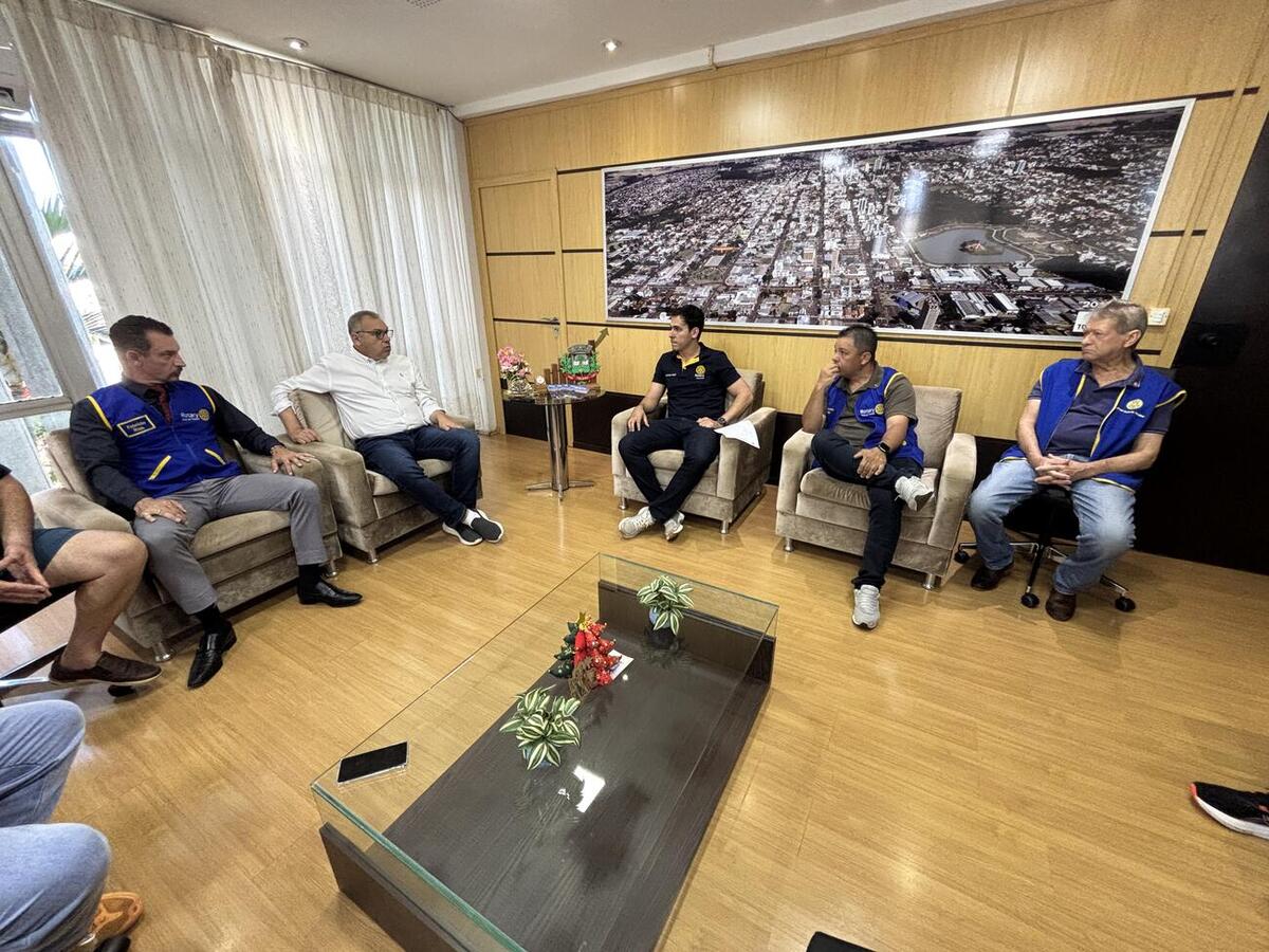 Lei foi sancionada no Gabinete do Prefeito, com participação de autoridades e representantes da organização do evento