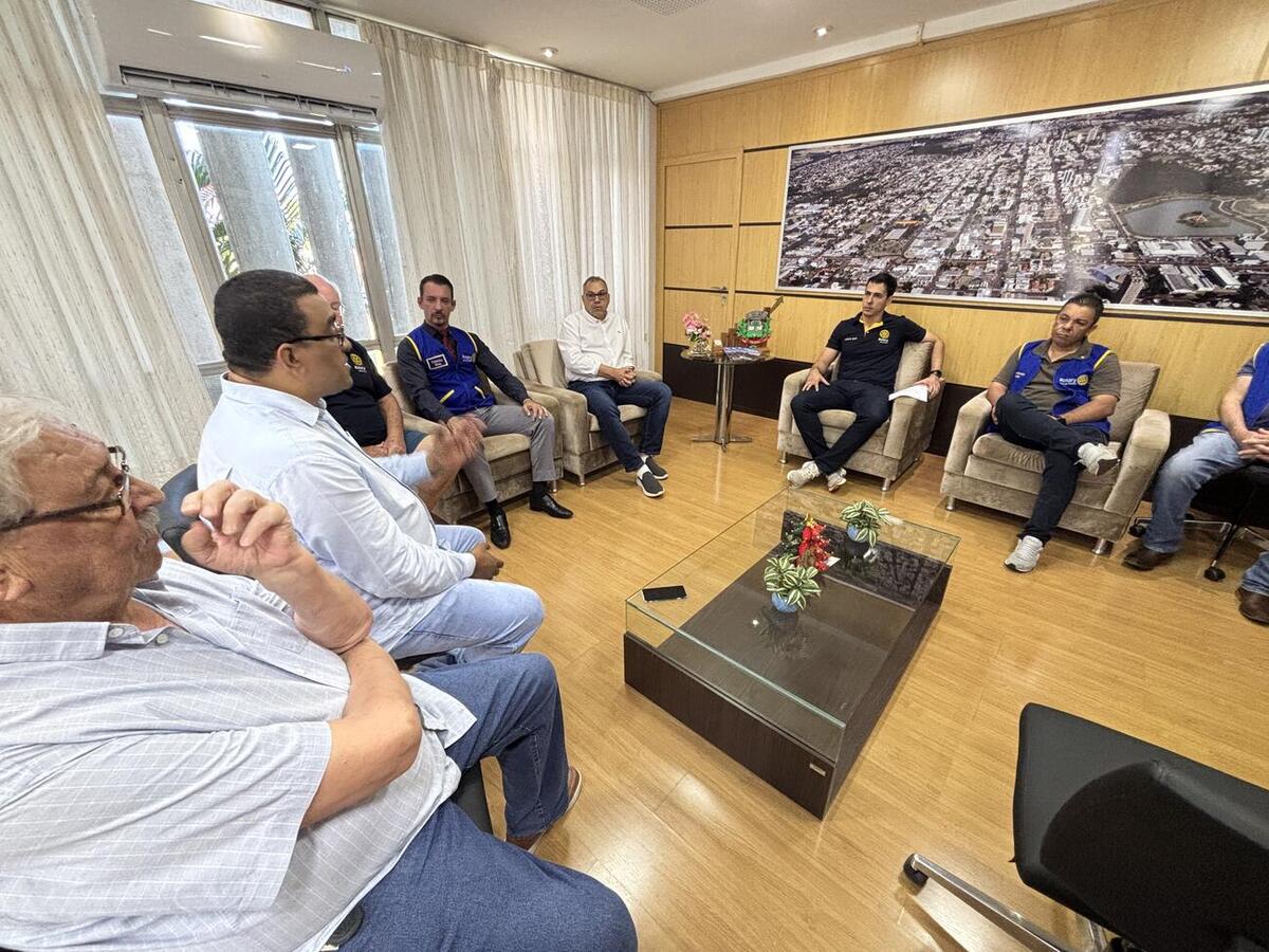 Lei foi sancionada no Gabinete do Prefeito, com participação de autoridades e representantes da organização do evento