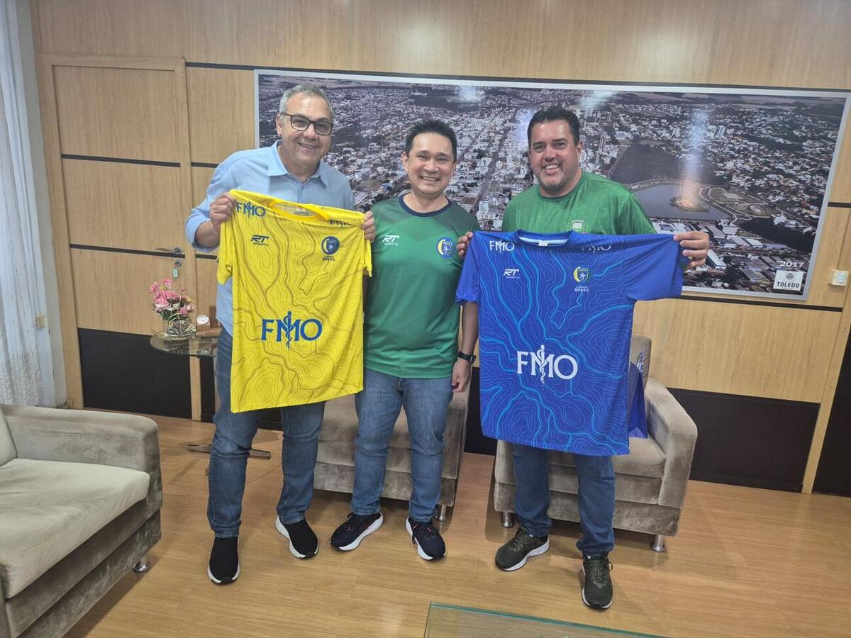 Cristian Ueda esteve recentemente no Gabinete da Prefeitura de Toledo para falar um pouco de sua trajetória como fisioterapeuta da seleção brasileira Cadete
