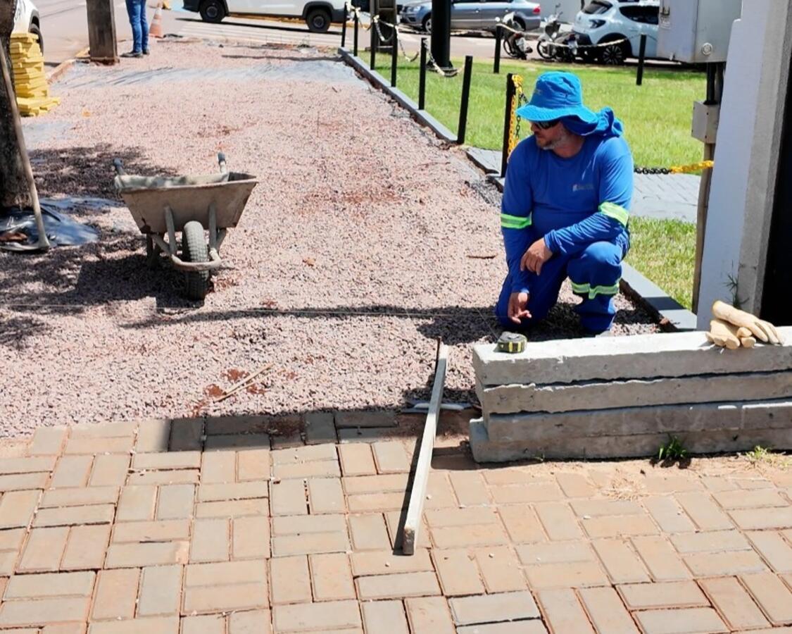 Intervenções ocorrem em trecho de aproximadamente 1,5 km, com obras em calçadas e canteiro central