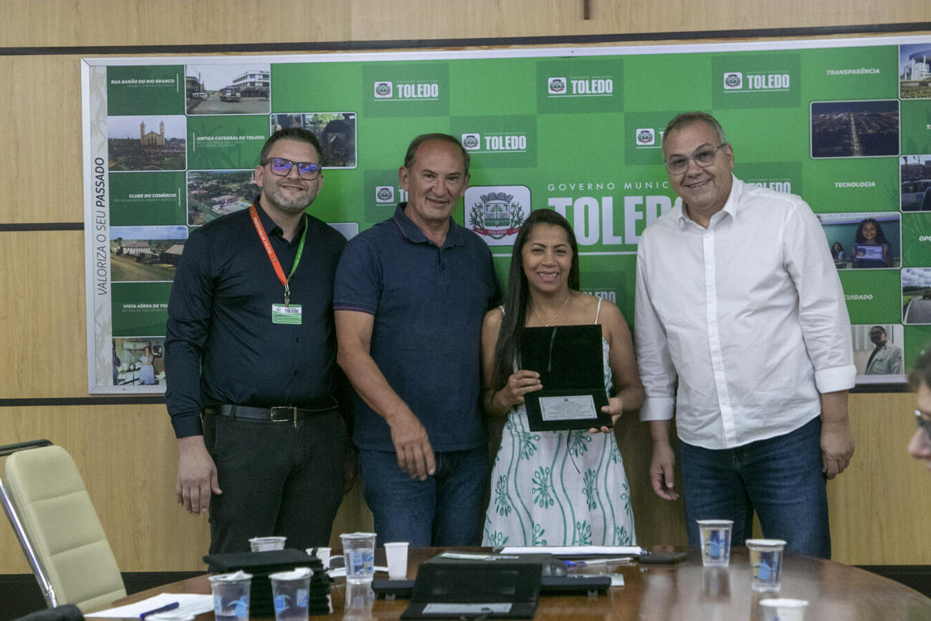 Cerimônia nesta quinta (22), no Gabinete do Prefeito, reuniu familiares e marcou reconhecimento a 10 colaboradoras de vários setores da administração municipal