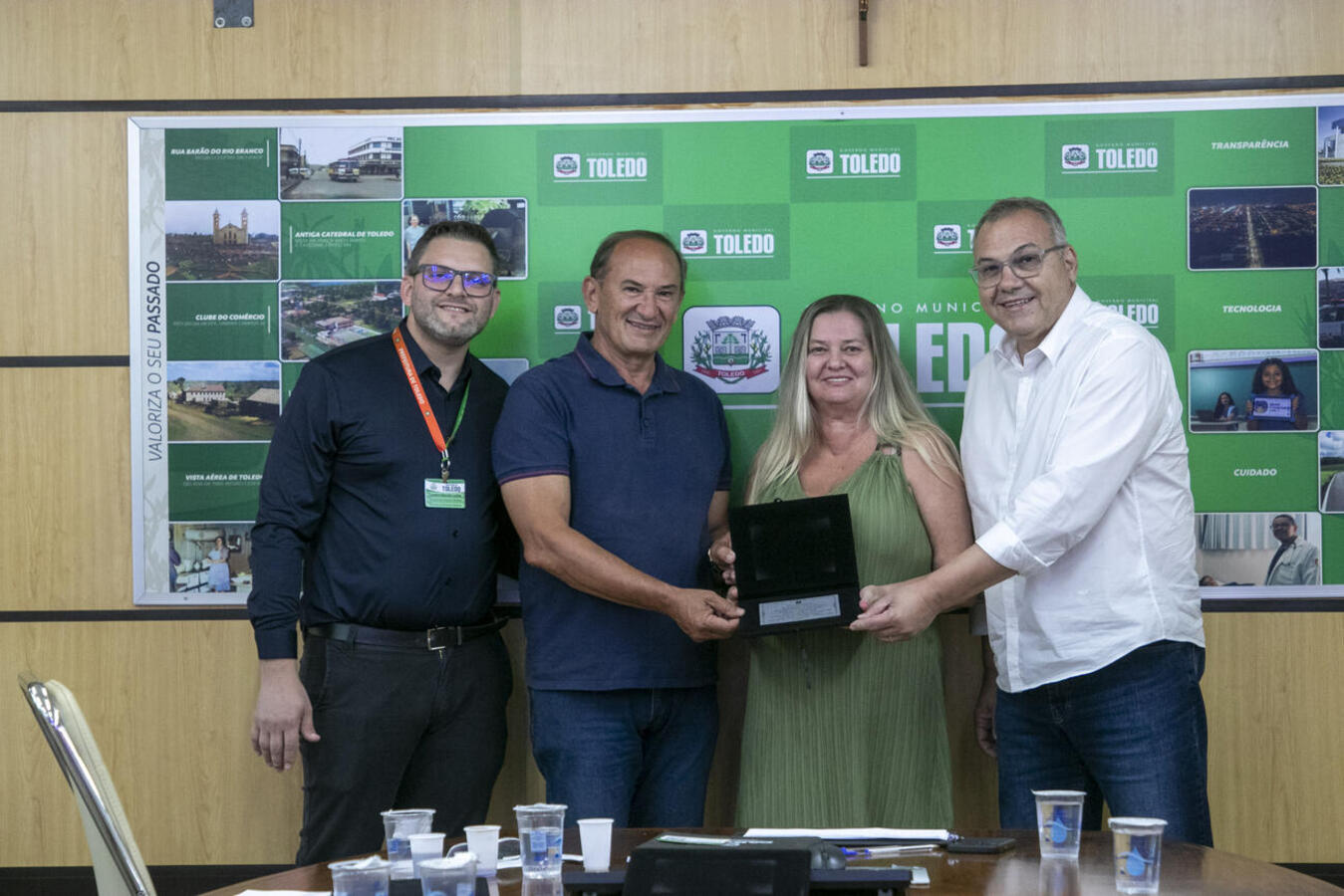 Cerimônia nesta quinta (22), no Gabinete do Prefeito, reuniu familiares e marcou reconhecimento a 10 colaboradoras de vários setores da administração municipal