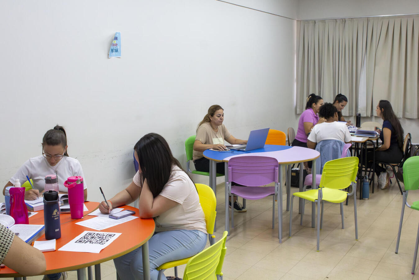 Como ainda não têm direito a férias integrais, professores voltaram às atividades nesta segunda-feira (5) e já estão recebendo orientações da Smed sobre o RCT
