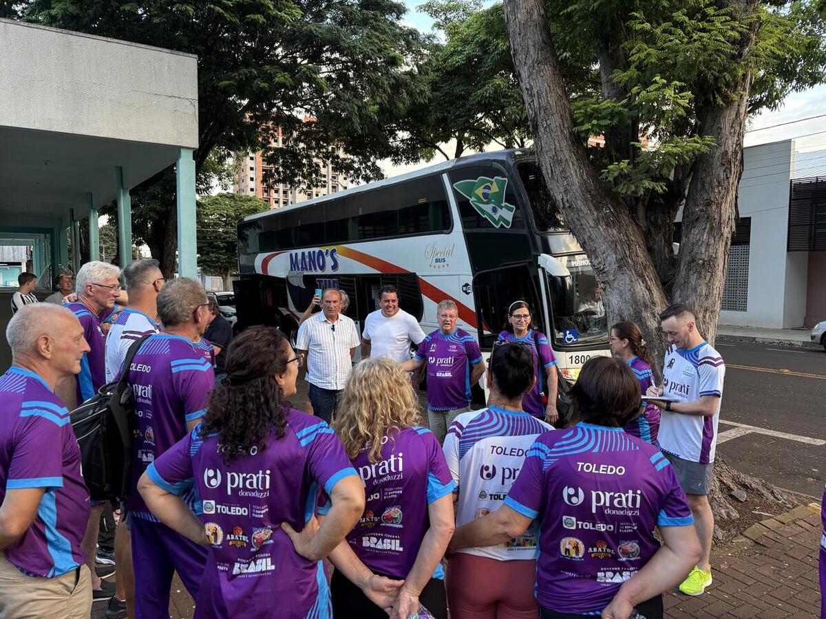 Atletas do Centro de Treinamento para Idosos (CTI) embarcaram nesta segunda-feira (26) para a cidade de Sorriso, no Mato Grosso, onde irão disputar o Campeonato Nacional de Vôlei Adaptado