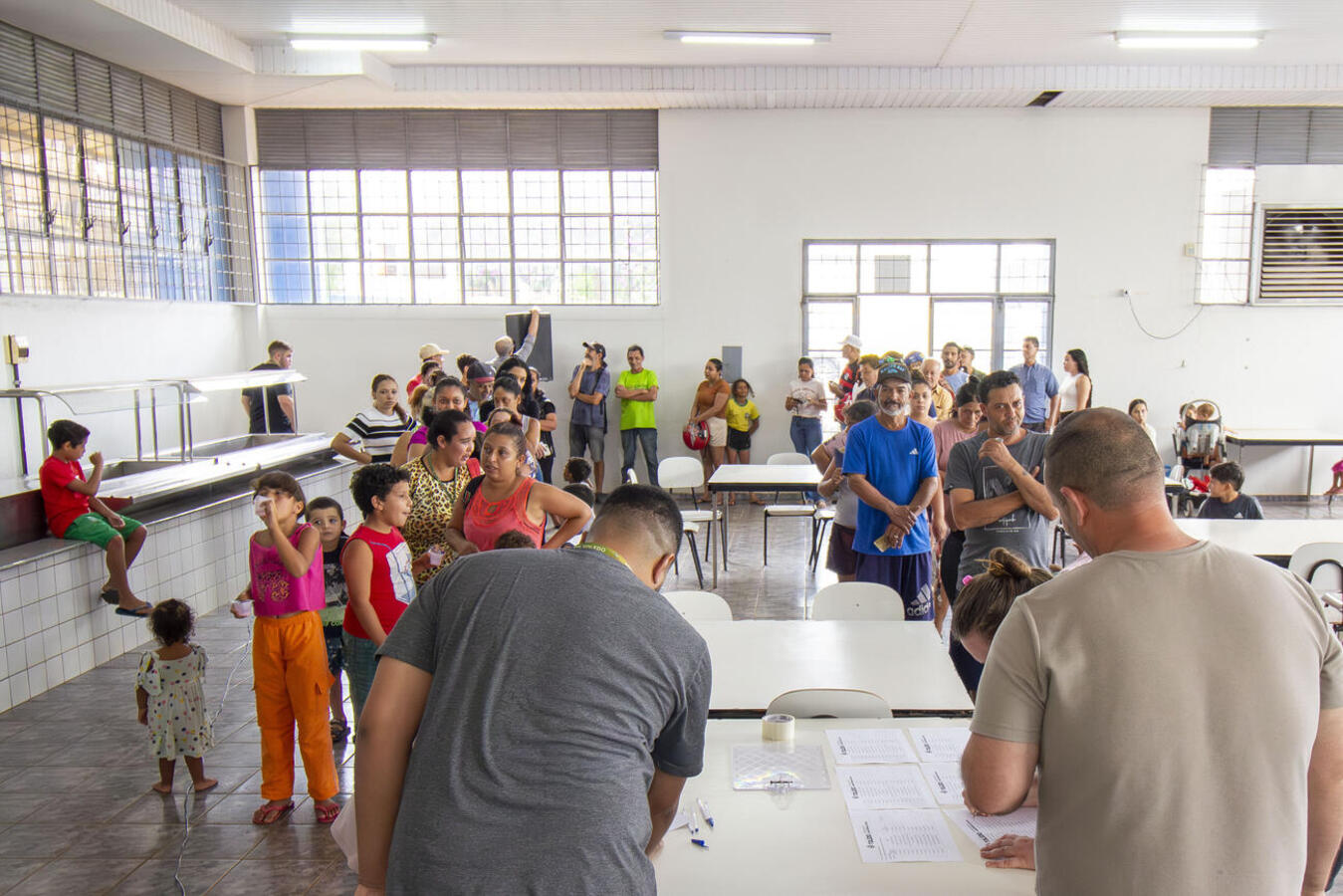 Cestas com mais de 20 quilos foram entregues a aproximadamente 210 famílias do território da Grande Pioneiro, atendido pelo Cras I