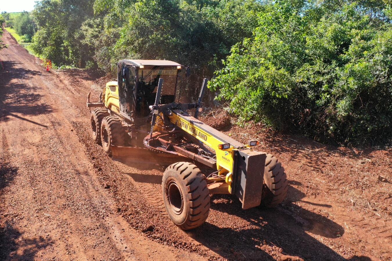 A Secretaria de Infraestrutura Rural e Urbana e de Serviços Públicos realizou a manutenção de 30 quilômetros na estrada Chaparral, na região sul de Toledo