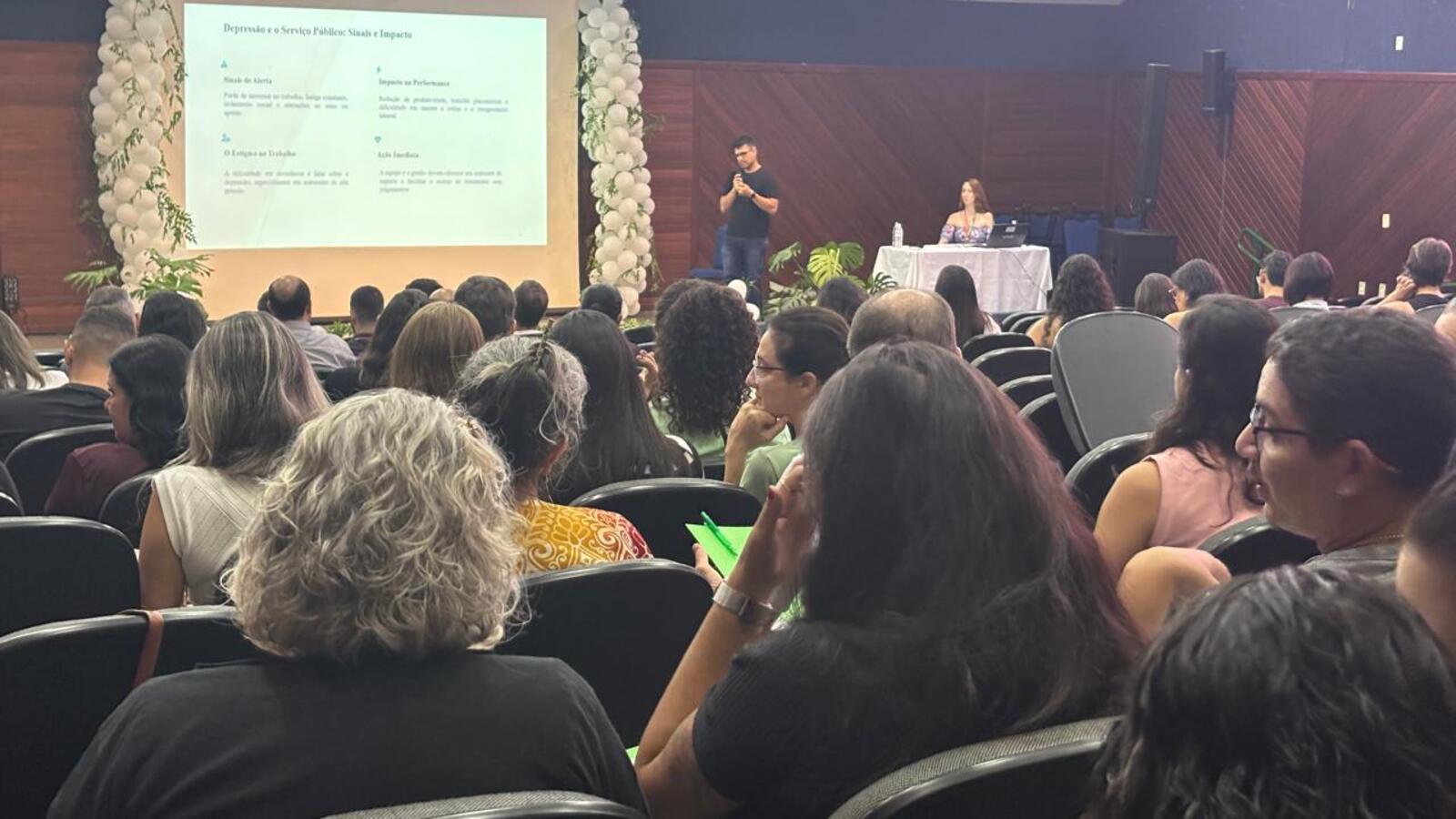 A capacitação “Janeiro Branco: Quem cuida da mente cuida da vida” reuniu cerca de 160 servidores da Secretaria Municipal da Saúde a fim de promover a saúde mental e emocional no serviço público